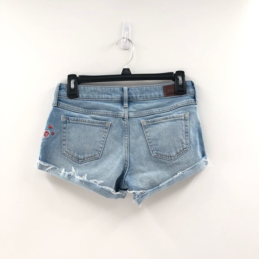 Hollister Low Rise Short Short Floral Embroidered cuff 0/24w - Picture 6 of 11
